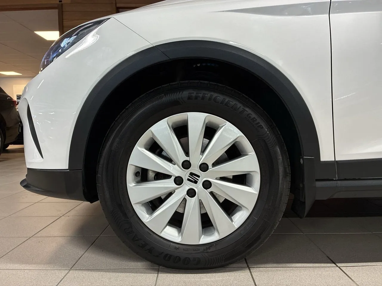 Vehicle image 21