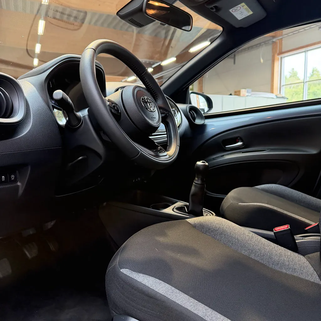 Vehicle image 7