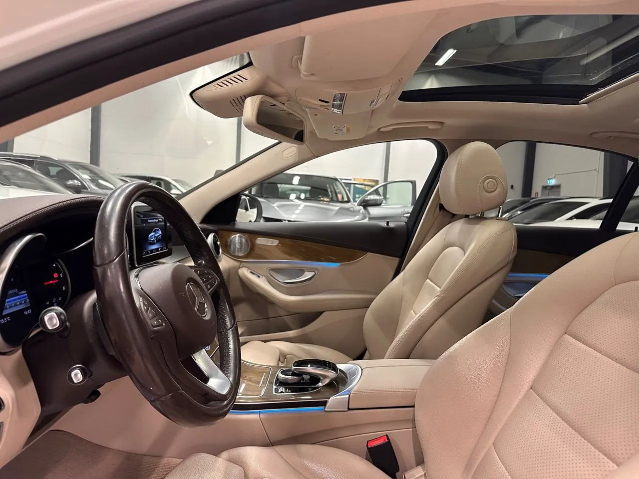 Vehicle image 25
