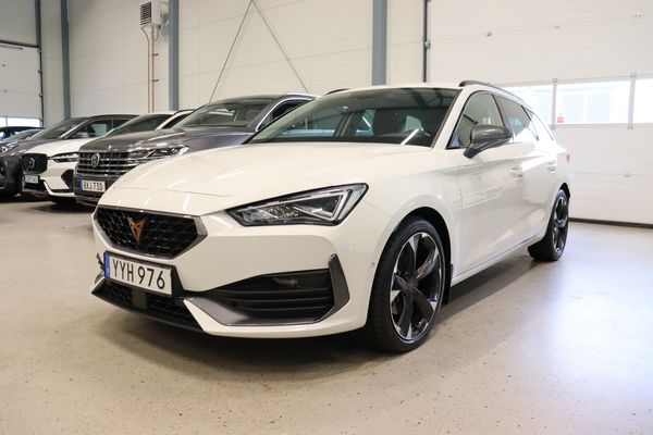 Cupra Leon Sportstourer 1.5 eTSI B-Kam Cockpit Carplay 150hk - 2024