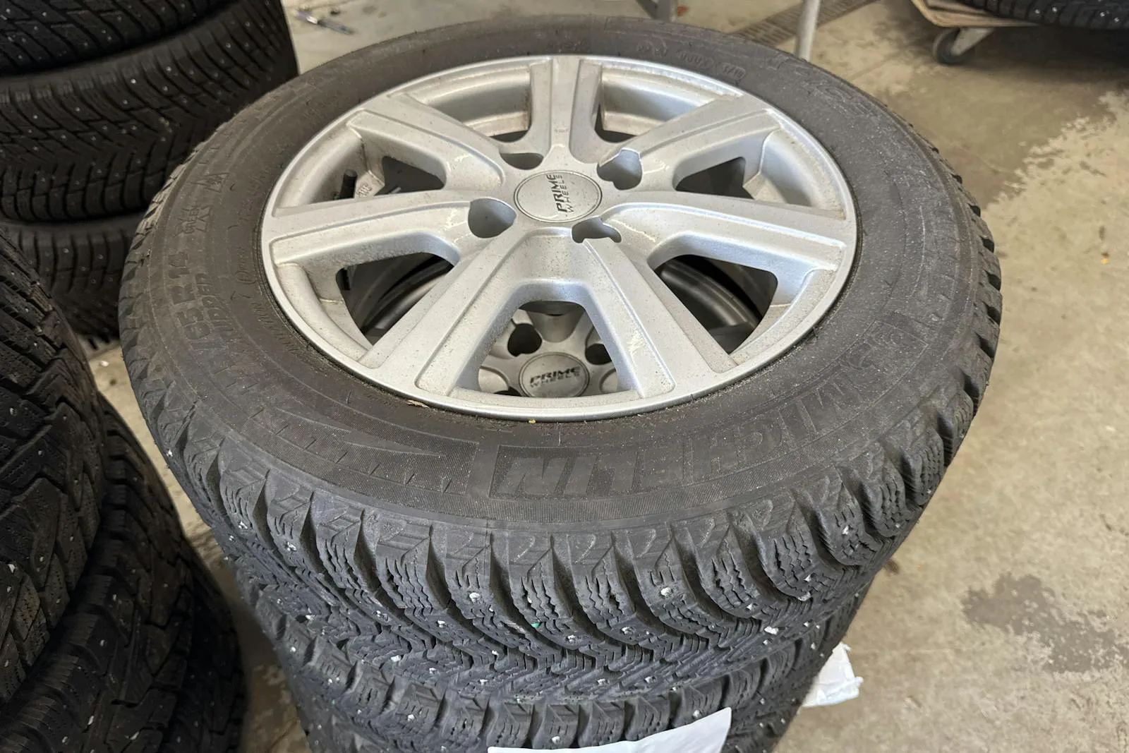 Vehicle image 16