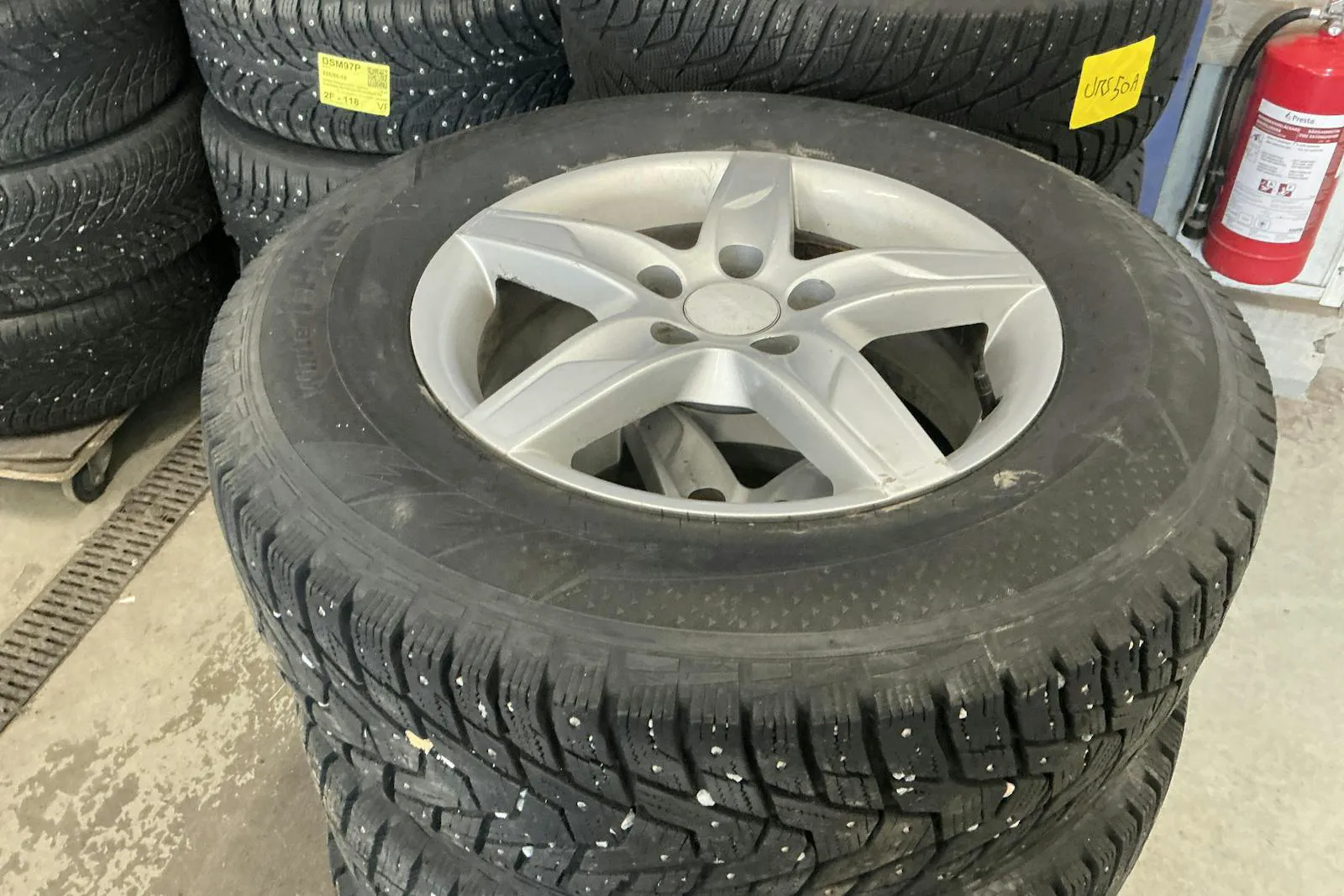 Vehicle image 16