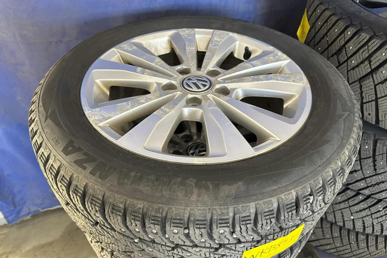 Vehicle image 15