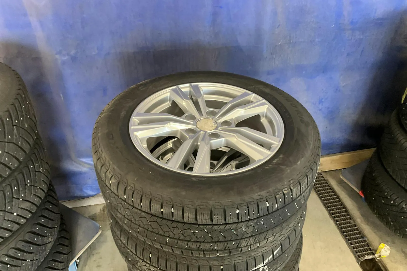 Vehicle image 19