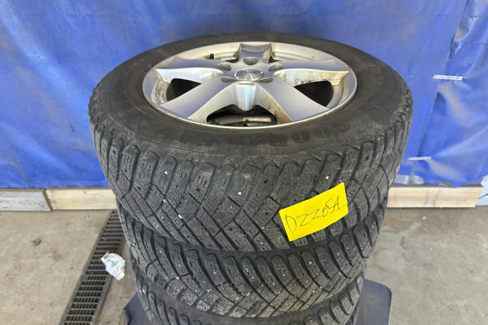 Vehicle image 12