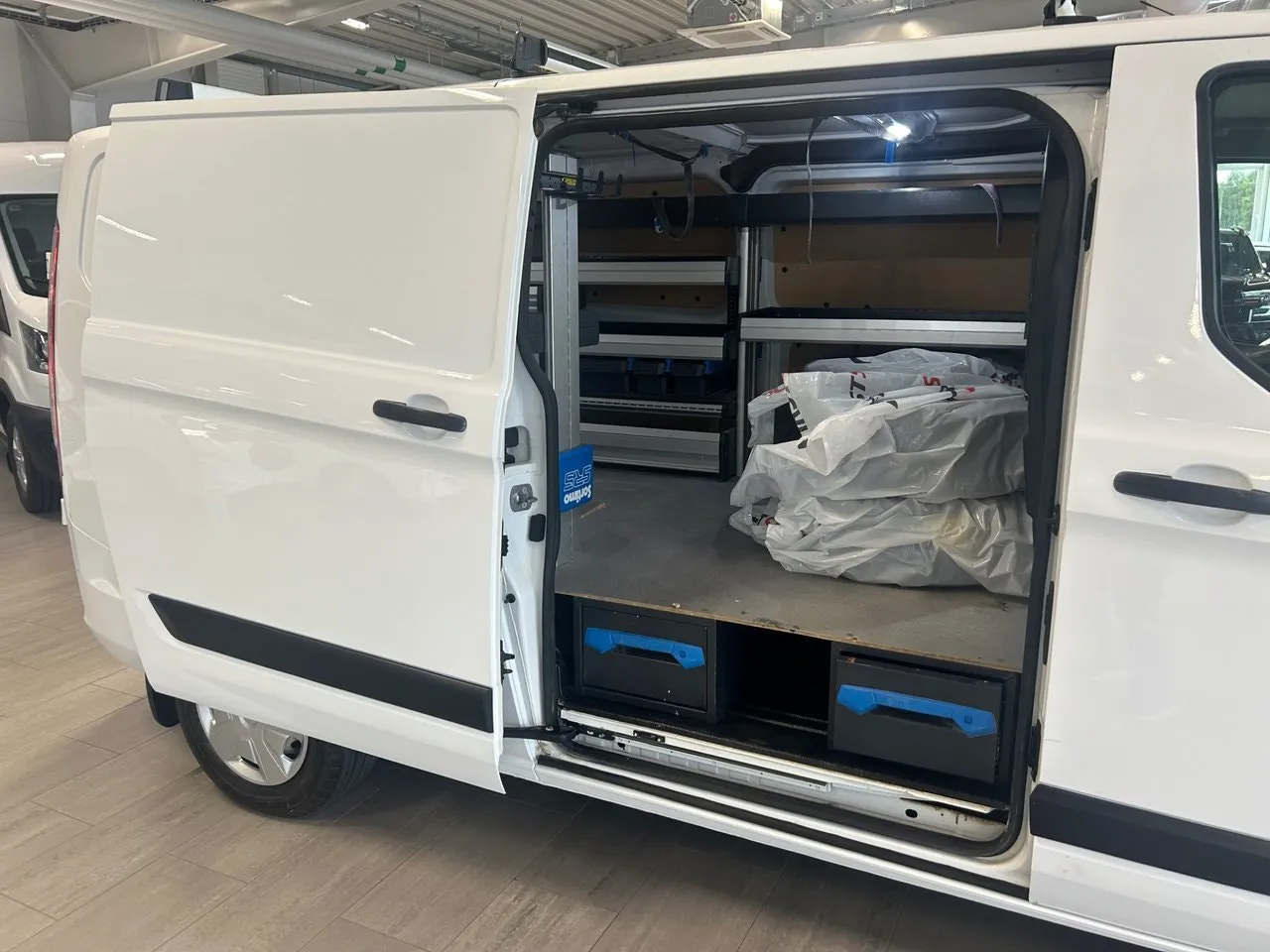 Vehicle image 11