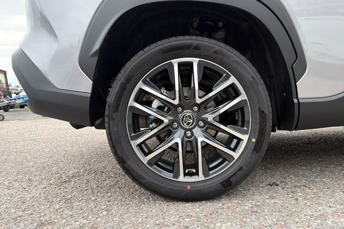 Vehicle image 16