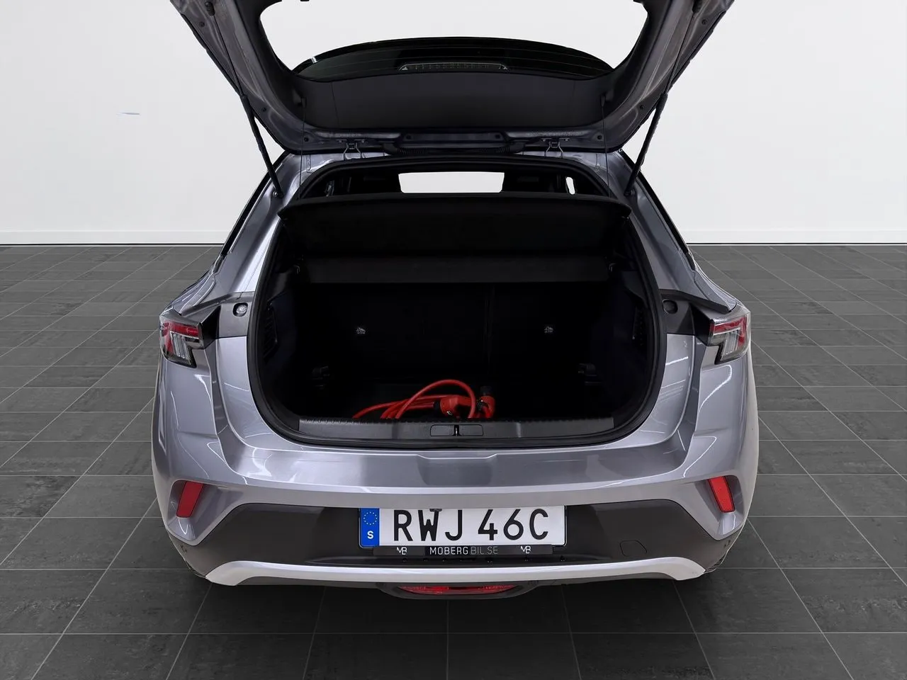 Vehicle image 15