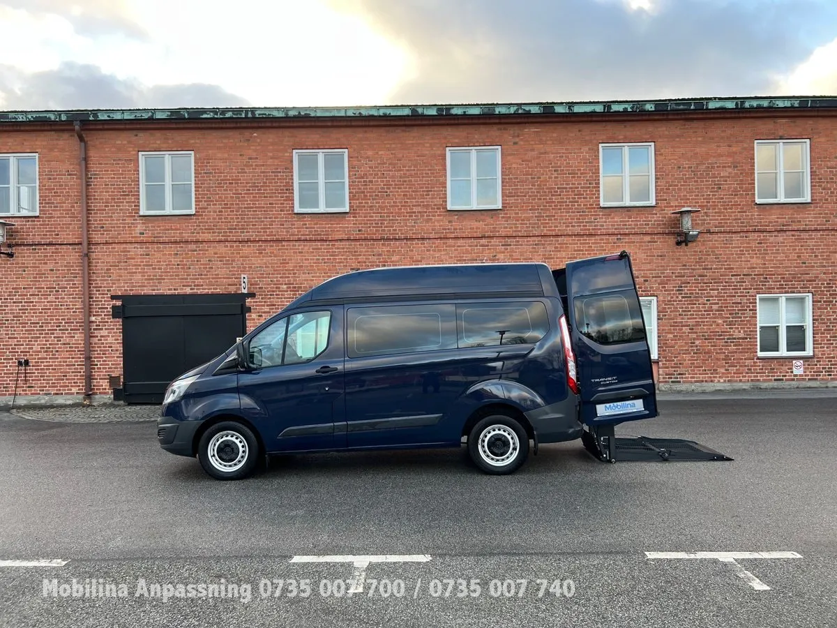 Vehicle image 24