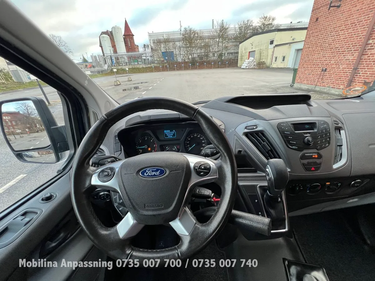 Vehicle image 26