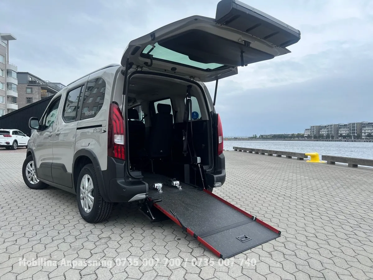 Vehicle image 21