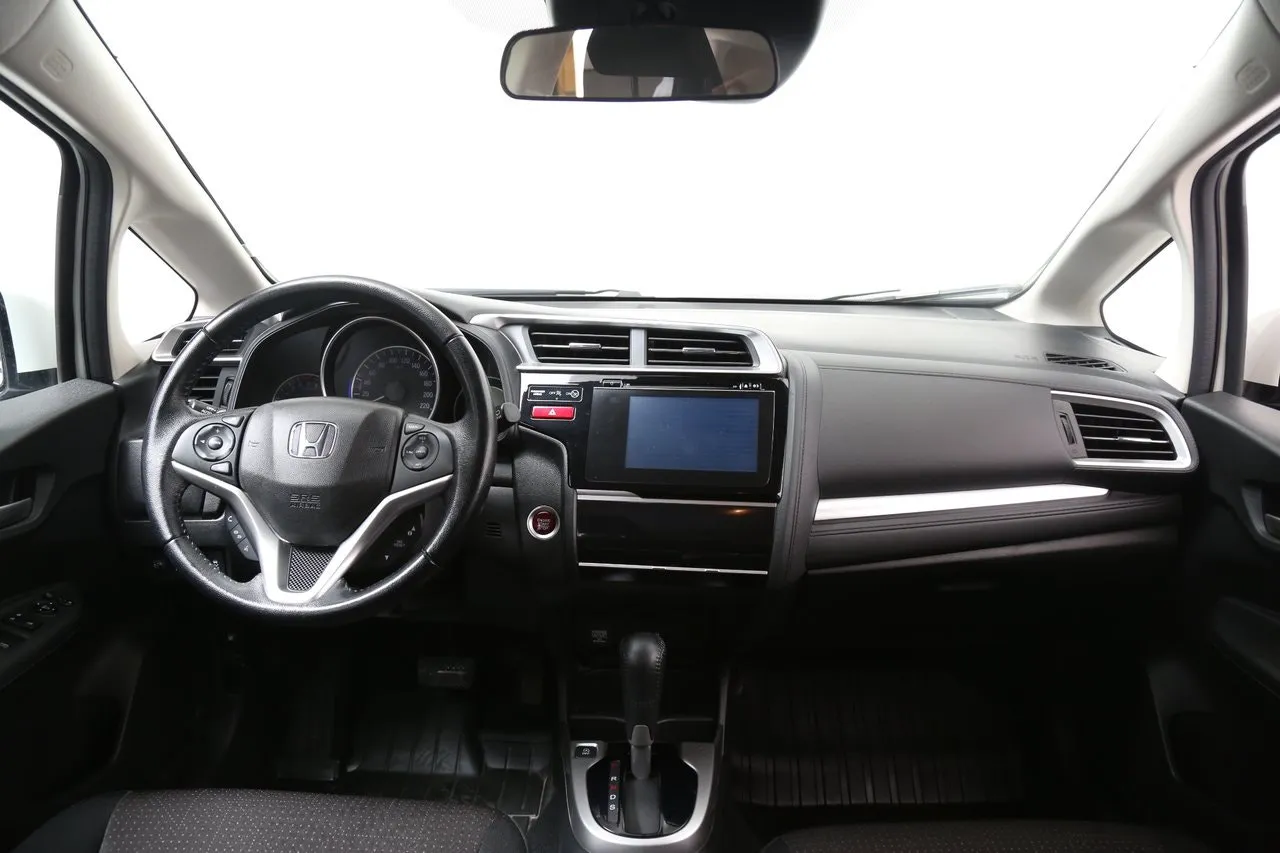Vehicle image 16