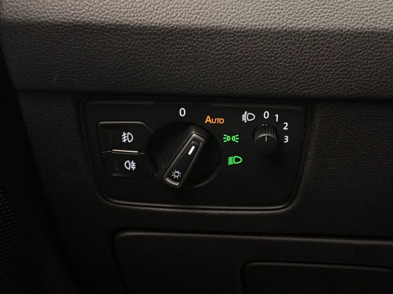 Vehicle image 27