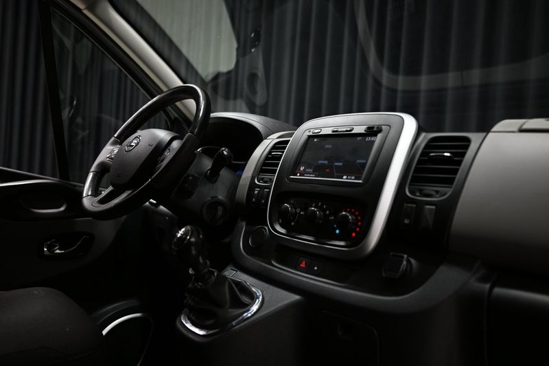 Nissan NV300 bild 24