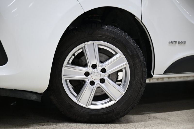 Nissan NV300 bild 2