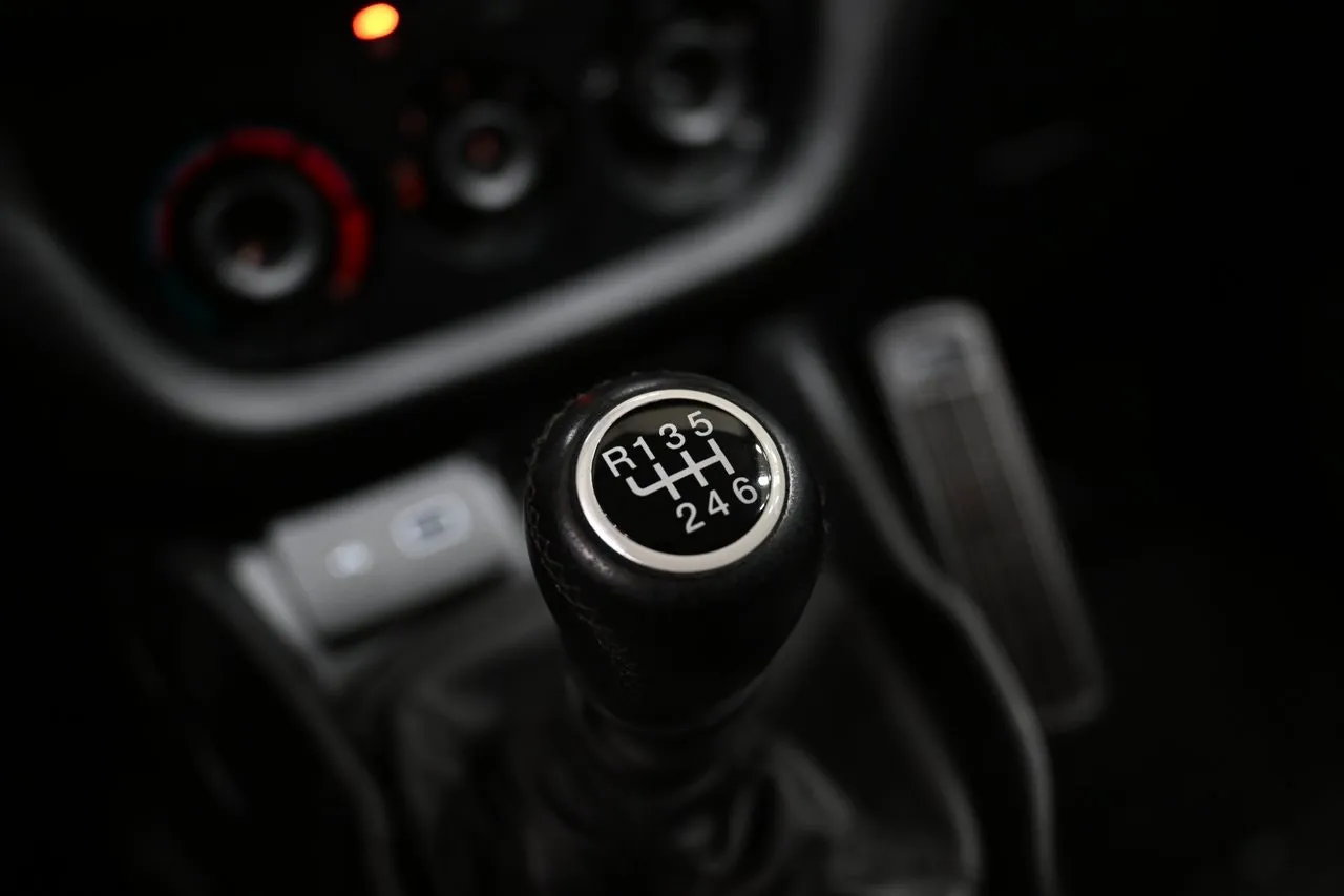 Vehicle image 18