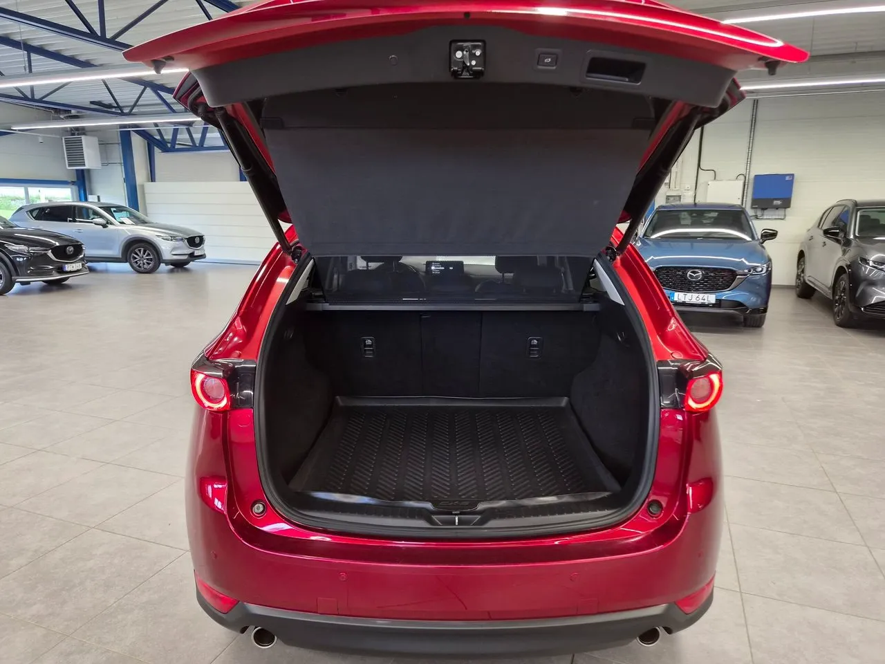 Vehicle image 16