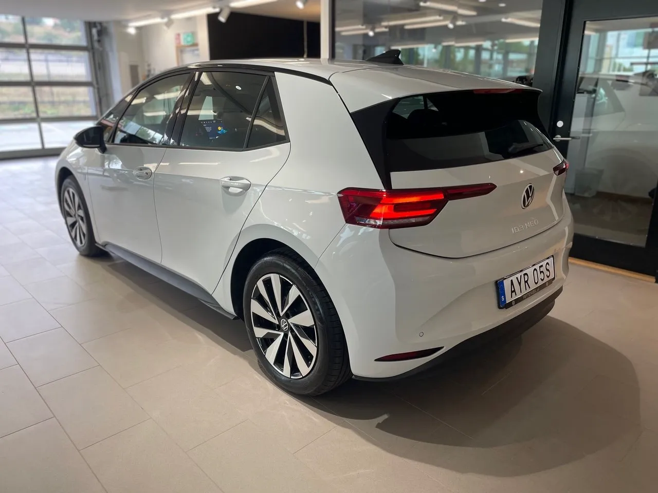 Vehicle image 6