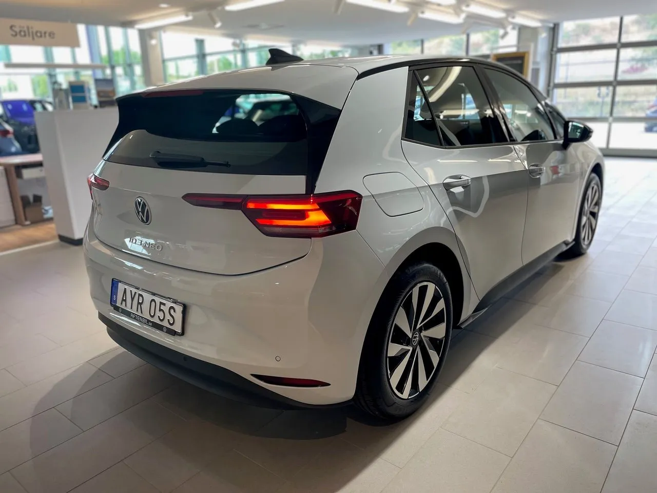 Vehicle image 3