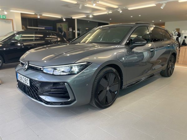 Volkswagen Passat eHybrid 272hk R-Line Privatleasing fr 4995kr tom SEPT - 2026