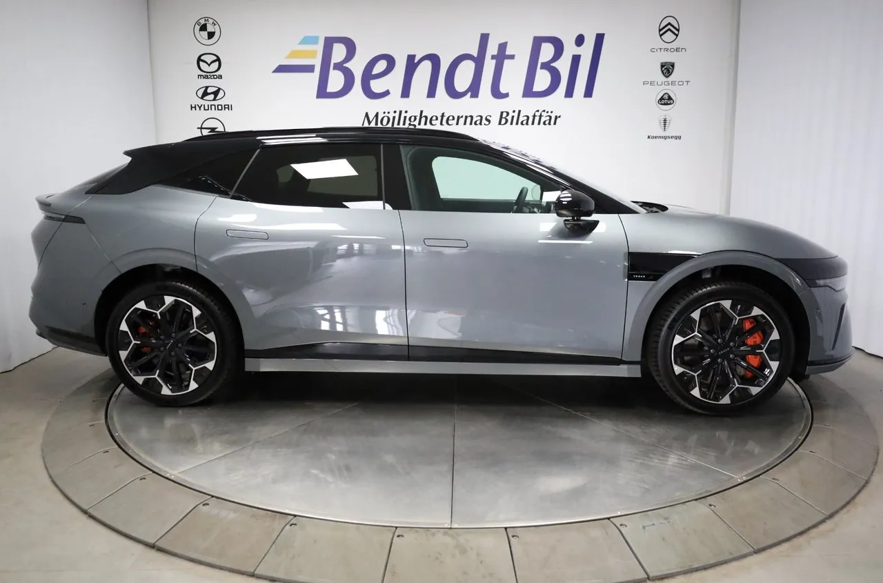 Vehicle image 19