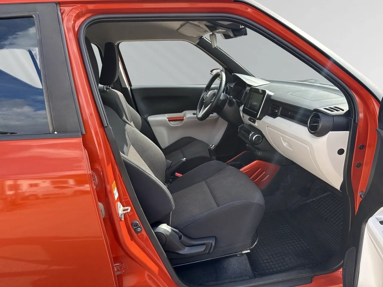 Vehicle image 16