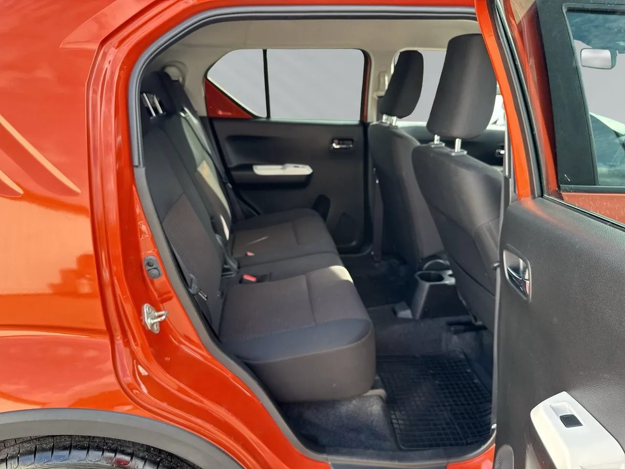 Vehicle image 15