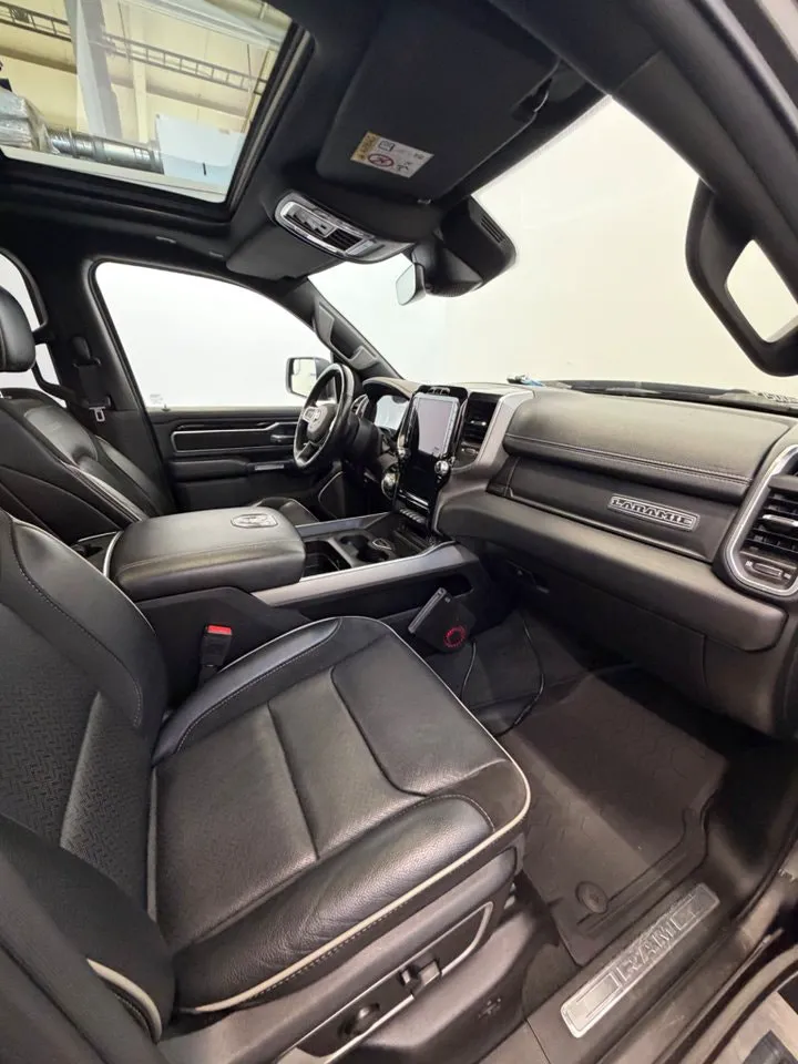 Vehicle image 18