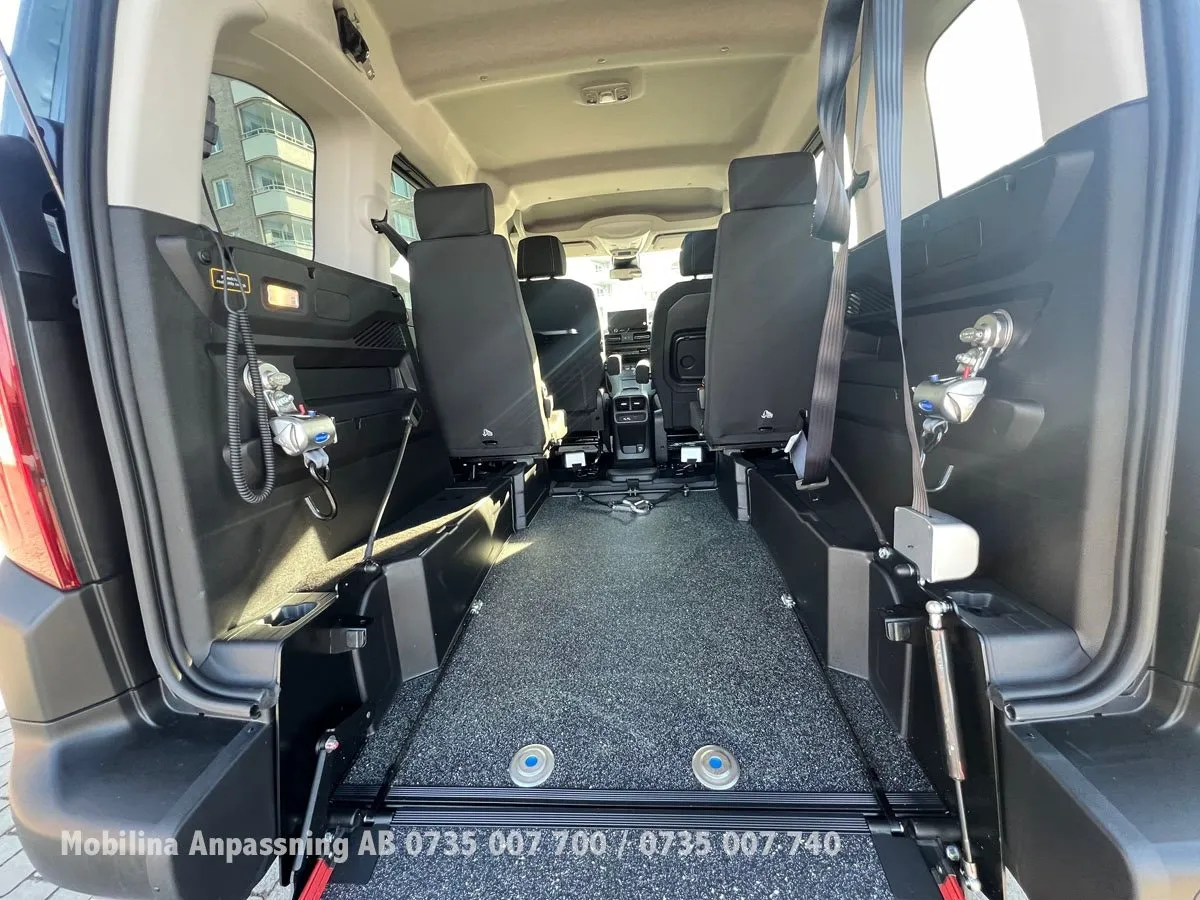 Vehicle image 21