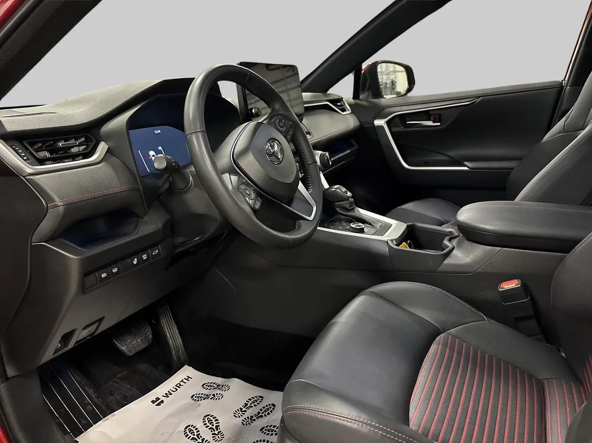 Vehicle image 12