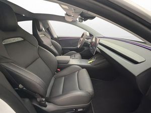 Tesla Model 3 bild 28