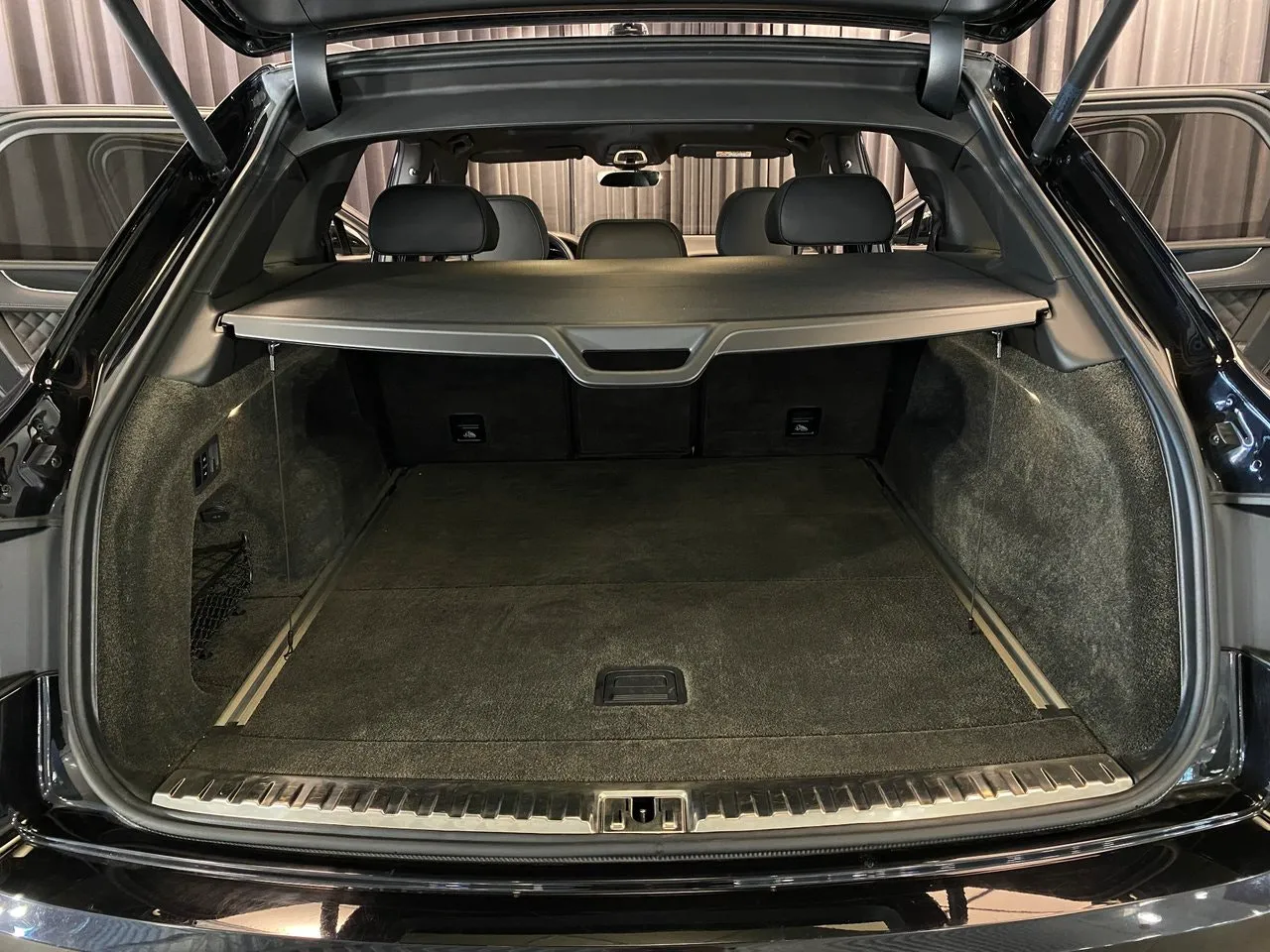 Vehicle image 32