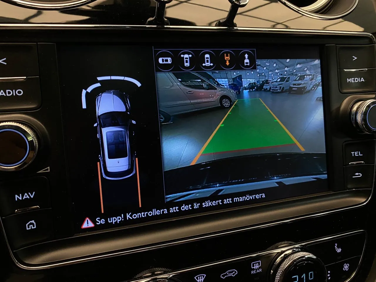 Vehicle image 30