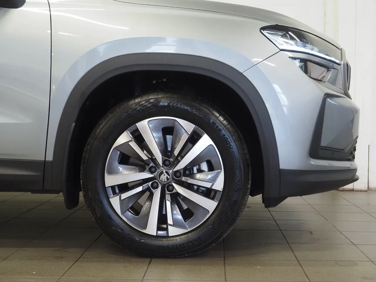 Vehicle image 8