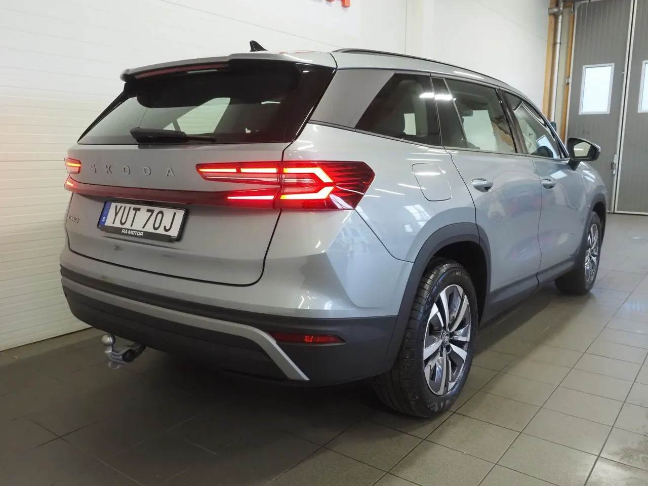 Vehicle image 5