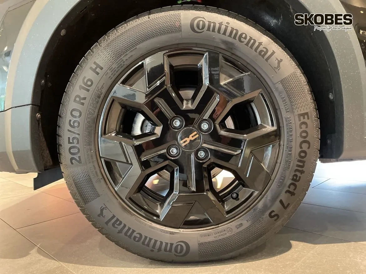 Vehicle image 16