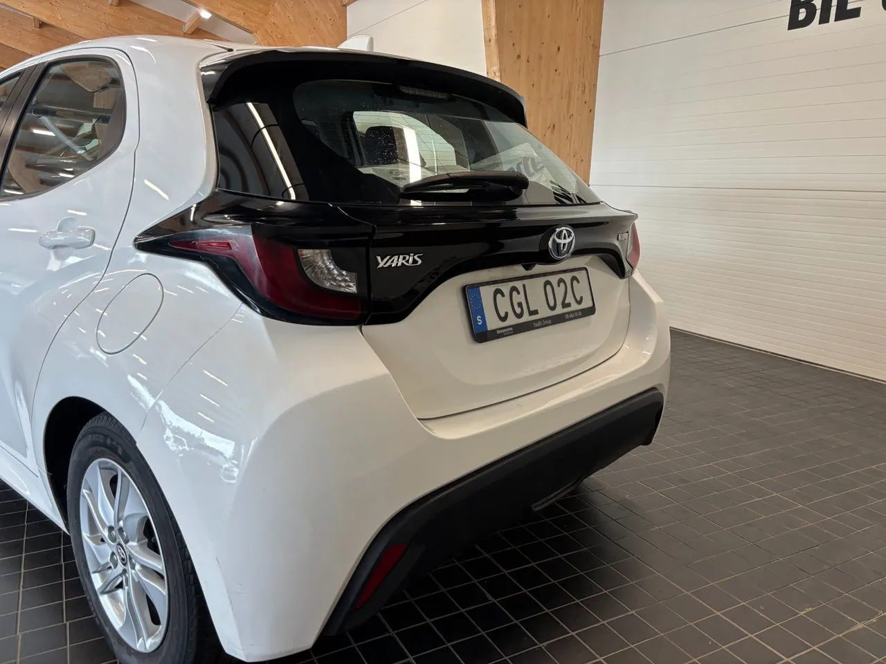Vehicle image 3