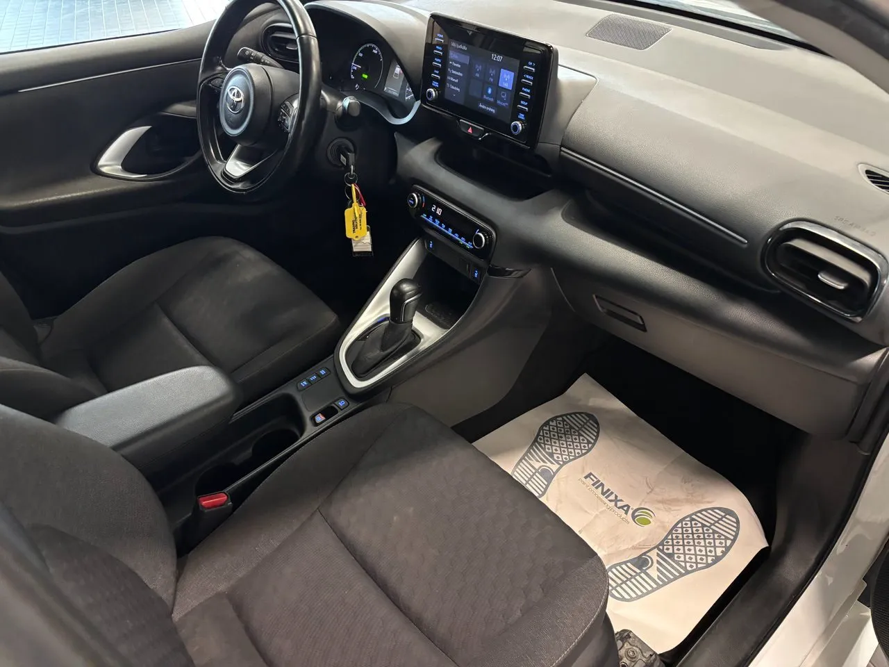 Vehicle image 15