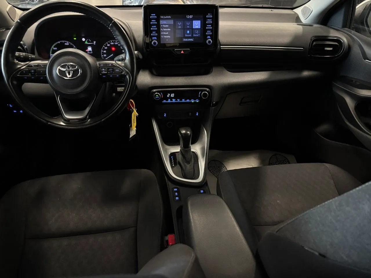 Vehicle image 14