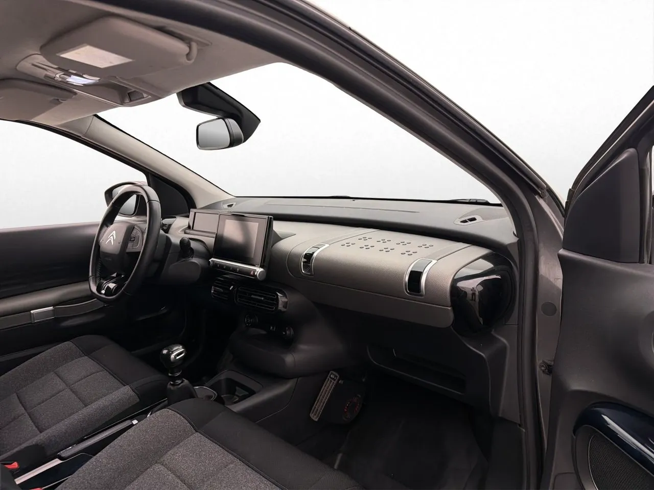 Vehicle image 14