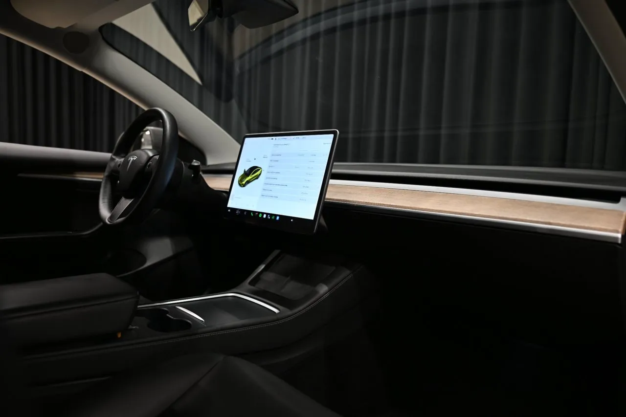 Vehicle image 21
