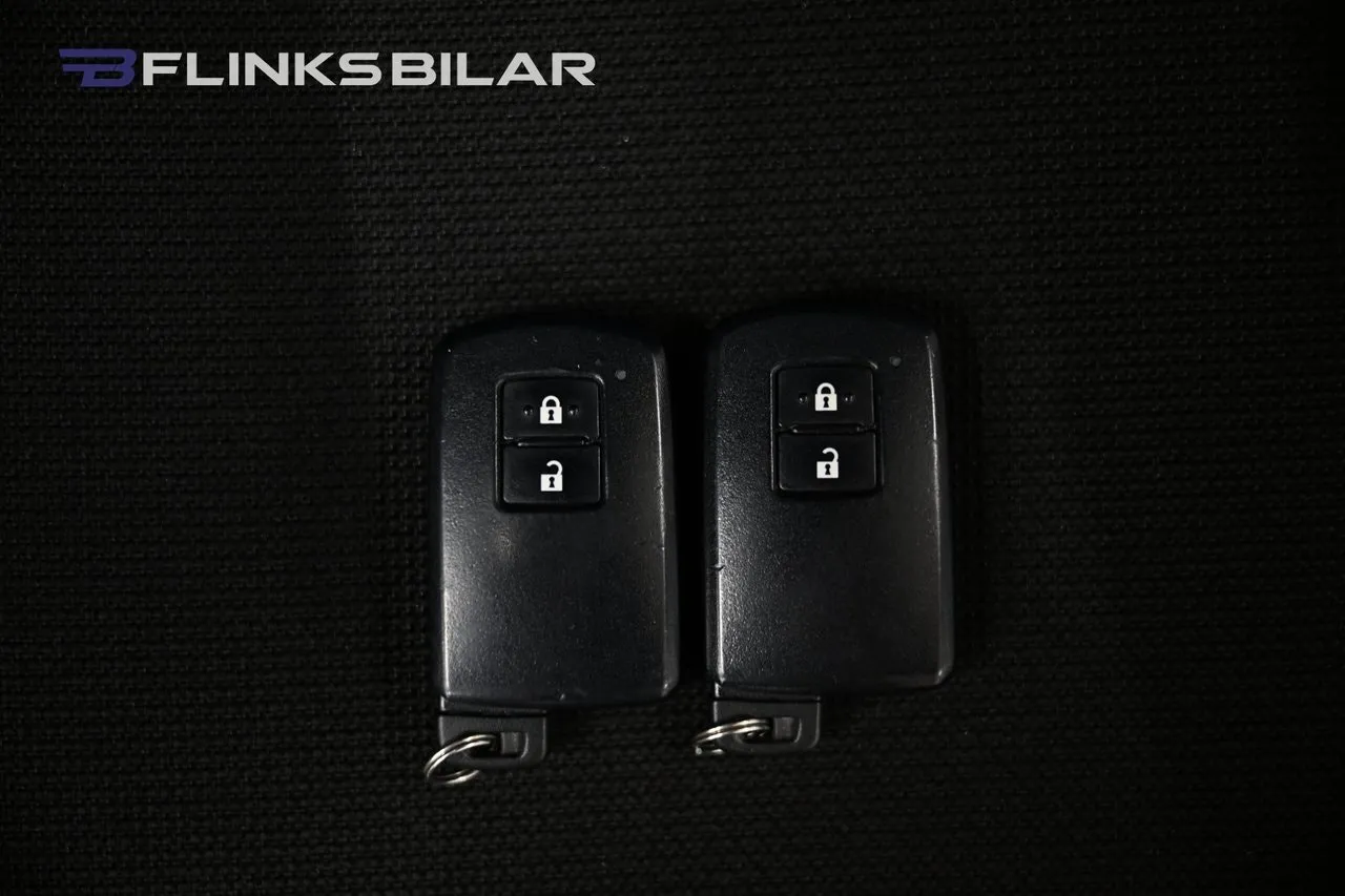 Vehicle image 32