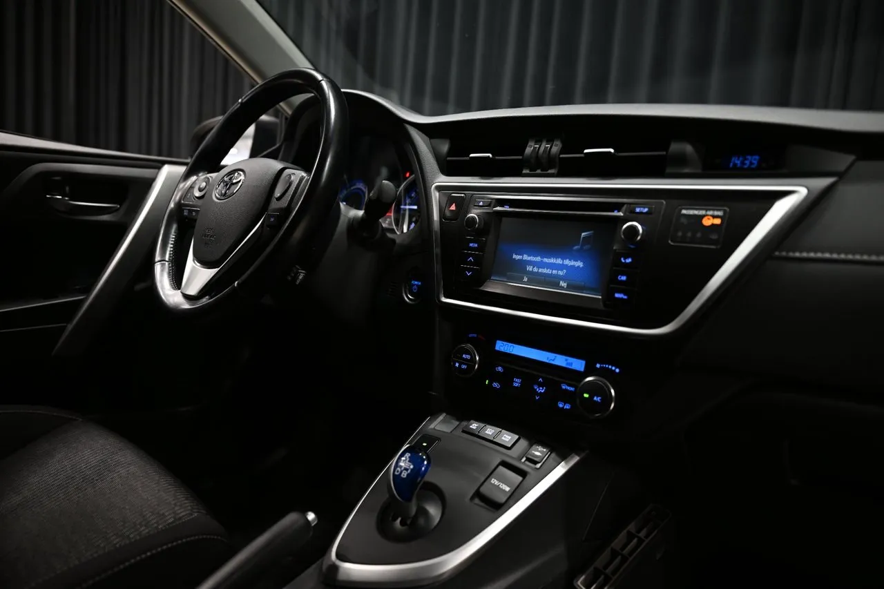 Vehicle image 30