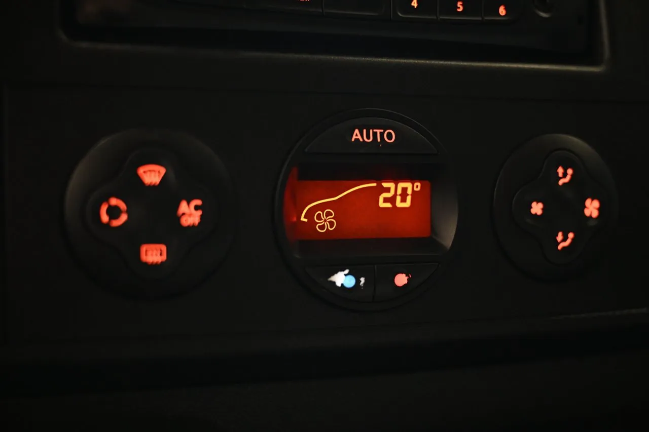 Vehicle image 28