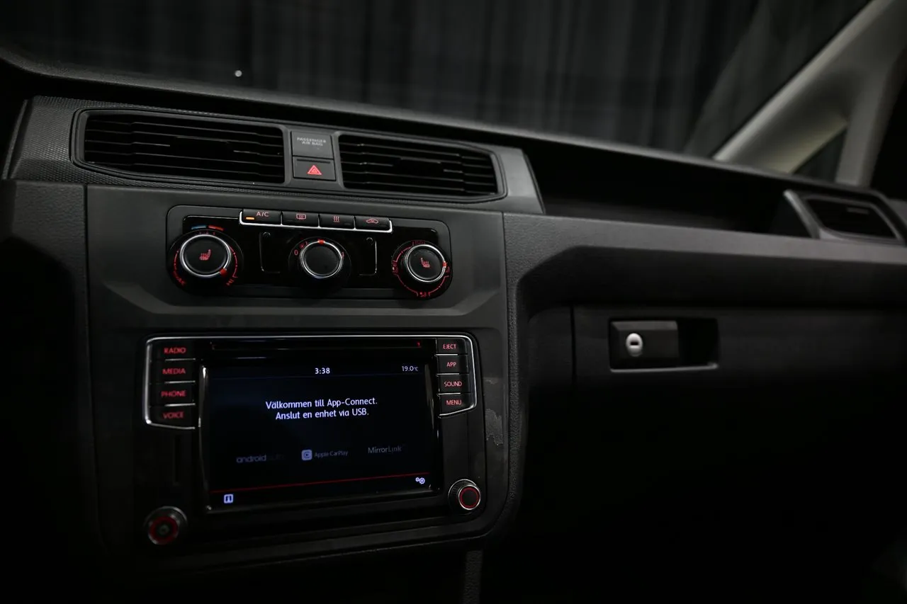 Vehicle image 28