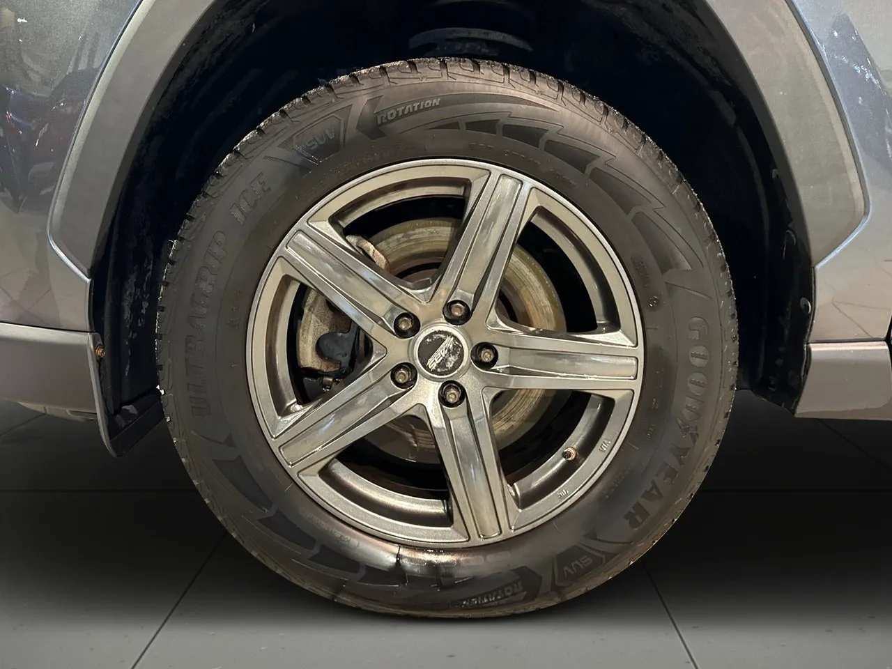 Vehicle image 13