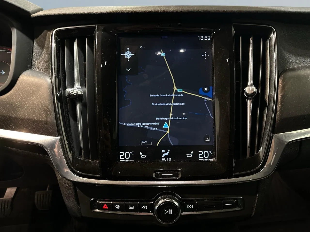 Vehicle image 14