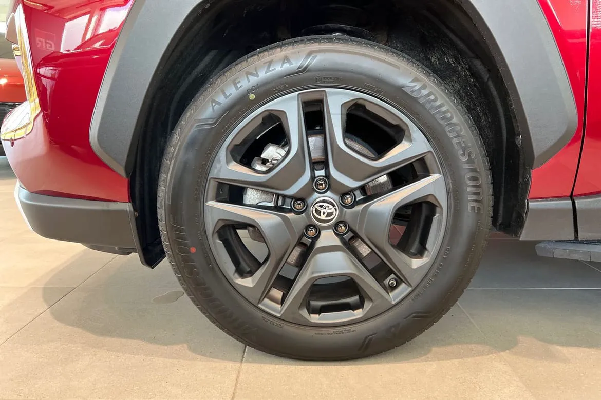Vehicle image 16