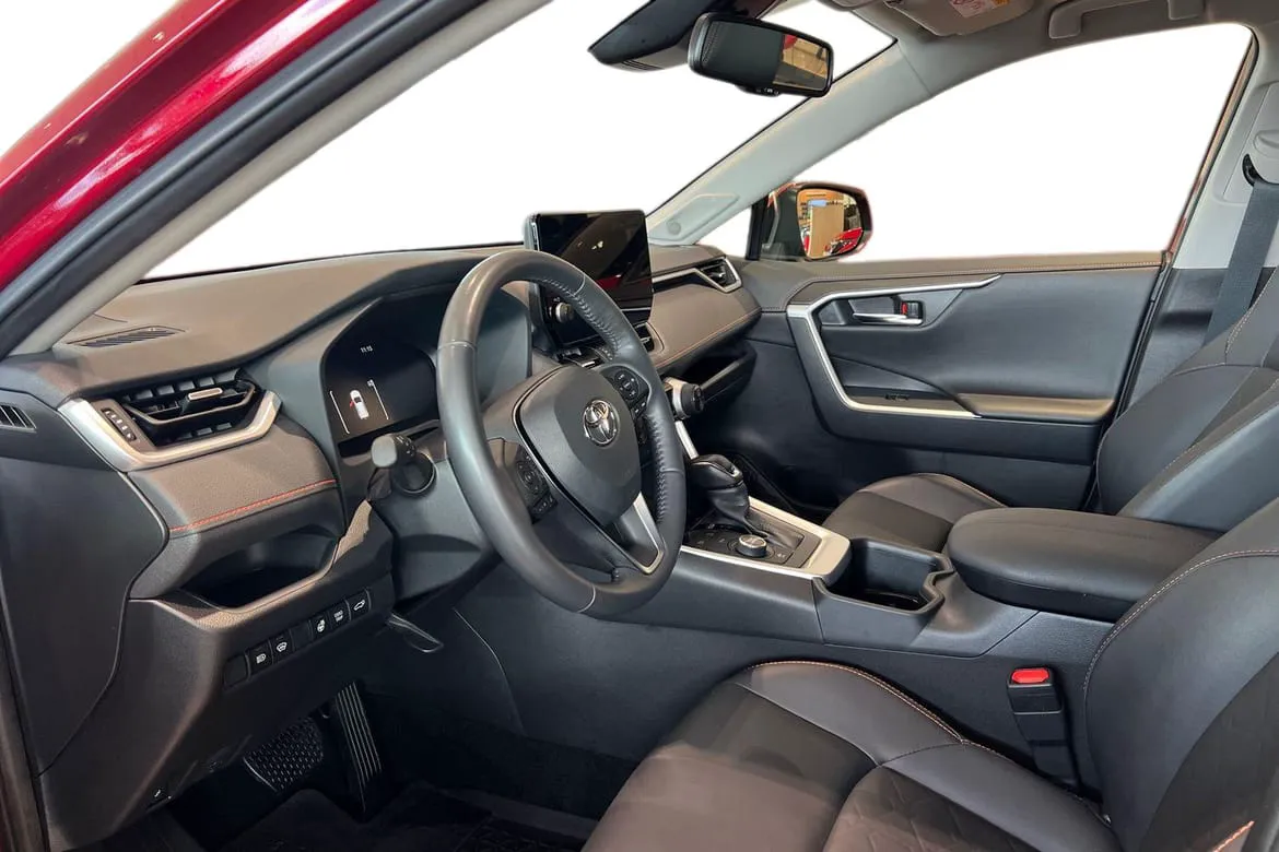 Vehicle image 13