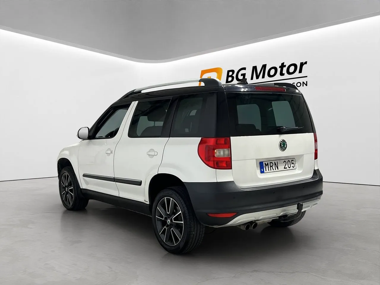 Vehicle image 5